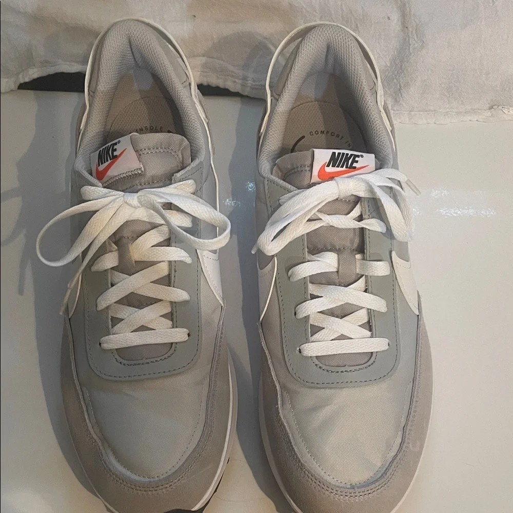 Nike Waffle Men’s Light Gray and White Sneakers - Picture 2 of 6